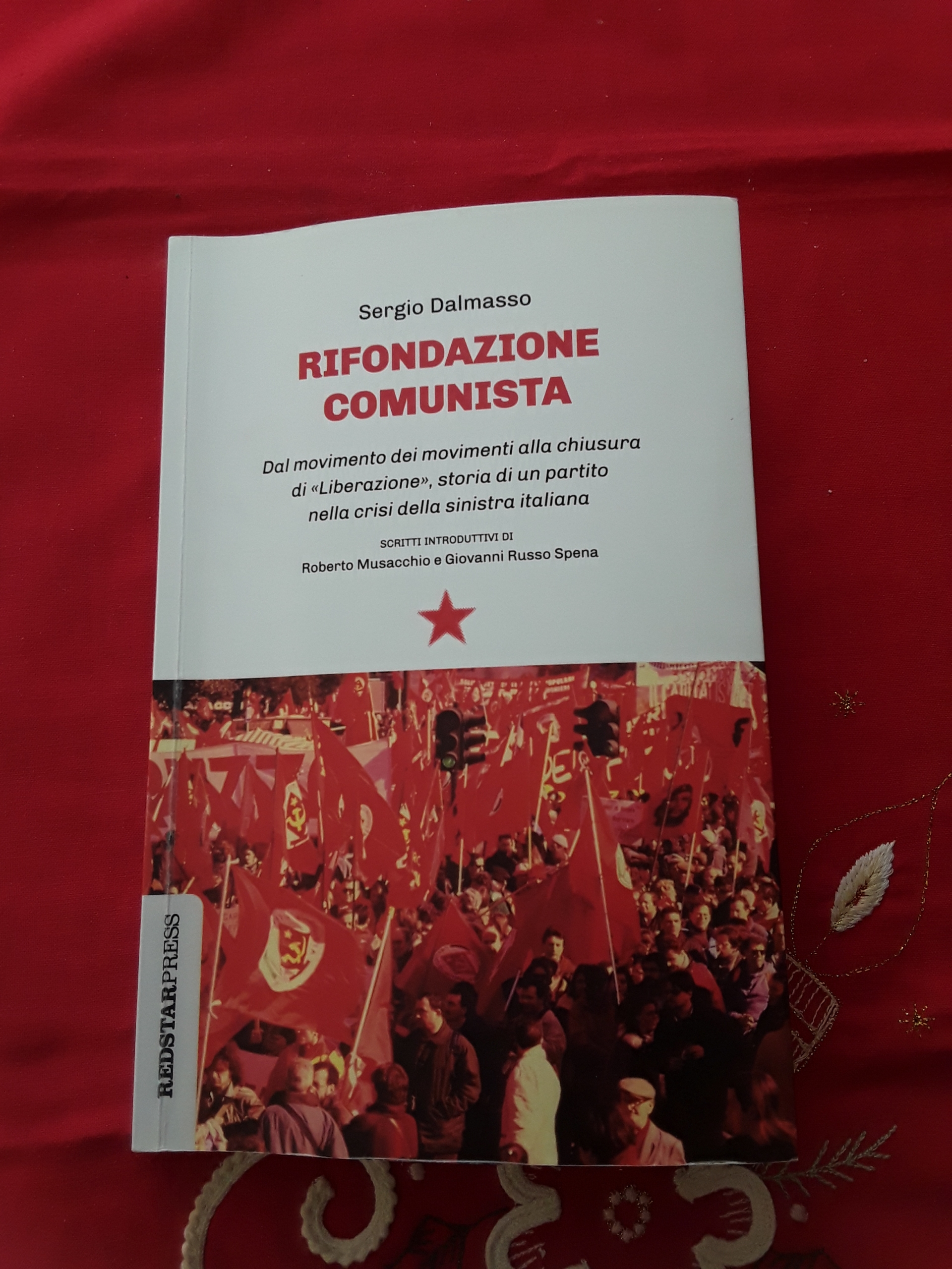 Copertina Libro sulla storia di Rifondazione Comunista