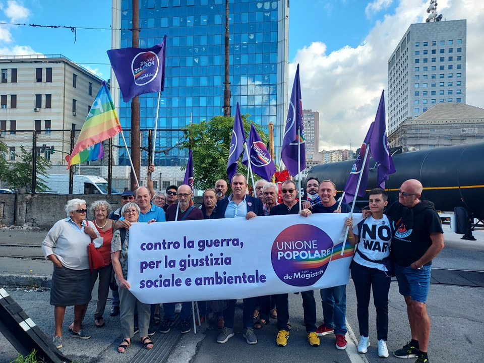 Foto Unione Popolare con de Magistris : alternativi a destre e a pseudo sinistra